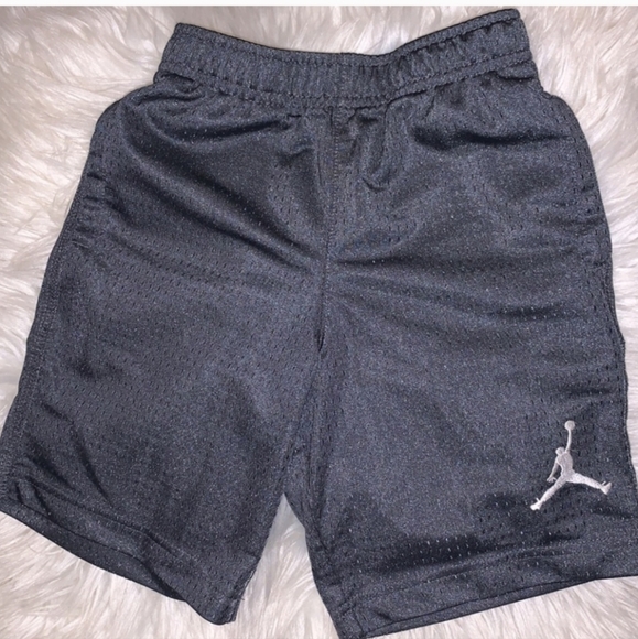 Jordan Boys Gray Mesh Training Shorts Size 5 - Picture 1 of 6